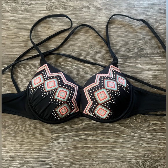 Shade & Shore Black and Pink Geometric Bikini Top - Picture 1 of 4